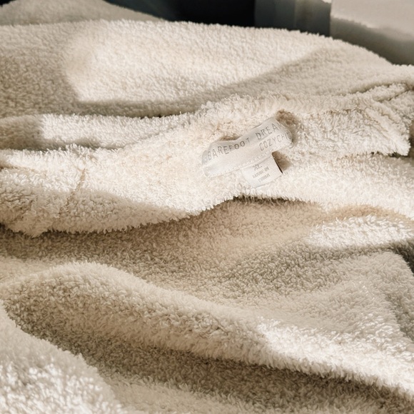 White Fuzzy Top - Picture 3 of 6